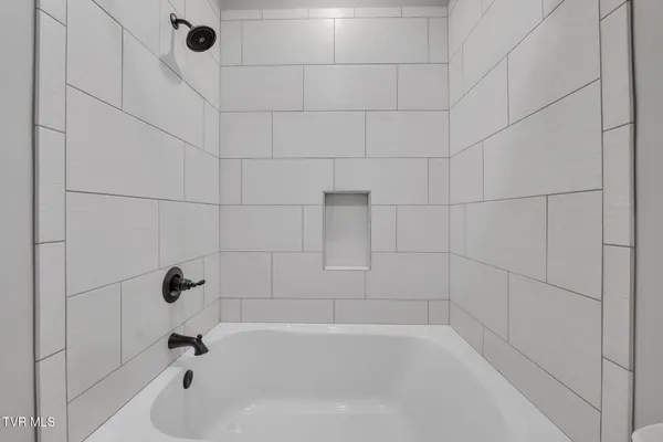 $617,700 | 182 St Johns Way, Chilhowie, VA 24319