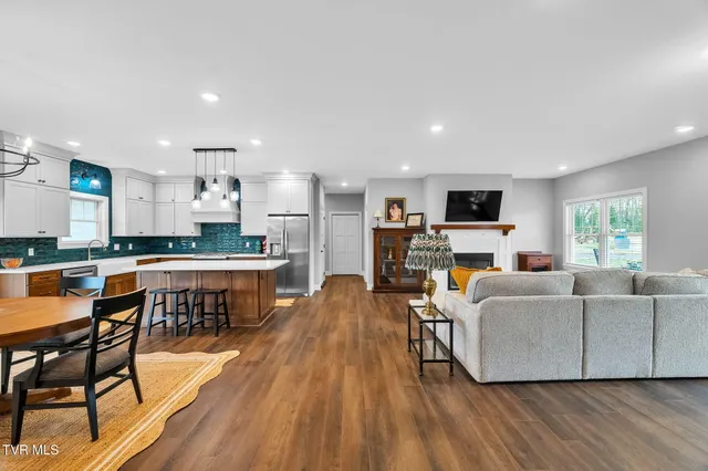 $635,000 | 182 St Johns Way, Chilhowie, VA 24319