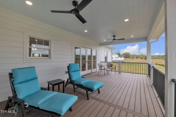 $617,700 | 182 St Johns Way, Chilhowie, VA 24319