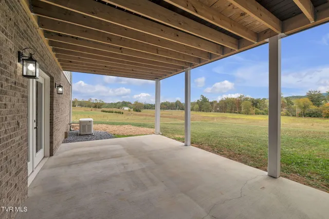 $635,000 | 182 St Johns Way, Chilhowie, VA 24319