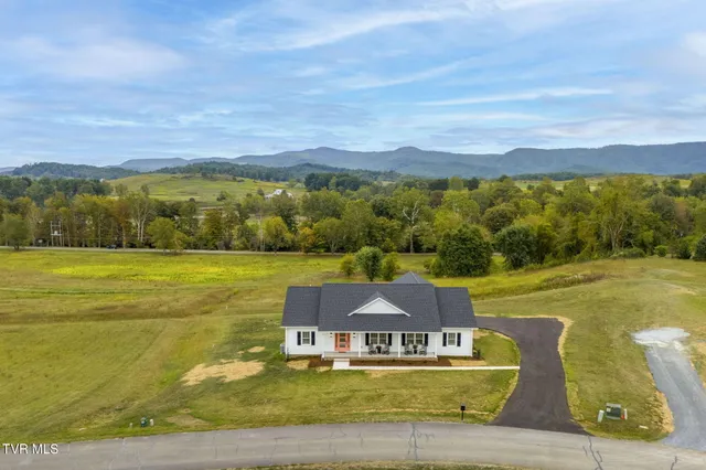 $635,000 | 182 St Johns Way, Chilhowie, VA 24319