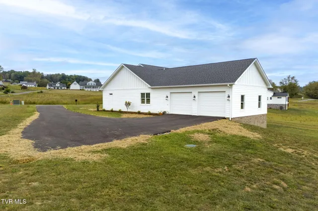 $635,000 | 182 St Johns Way, Chilhowie, VA 24319