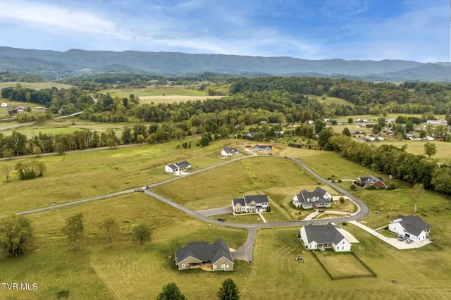 $635,000 | 182 St Johns Way, Chilhowie, VA 24319