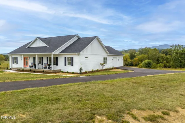 $635,000 | 182 St Johns Way, Chilhowie, VA 24319
