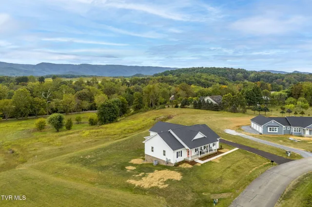 $635,000 | 182 St Johns Way, Chilhowie, VA 24319