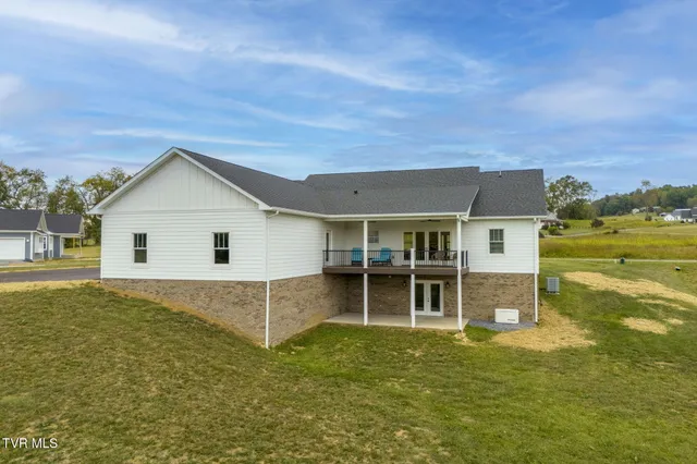 $635,000 | 182 St Johns Way, Chilhowie, VA 24319