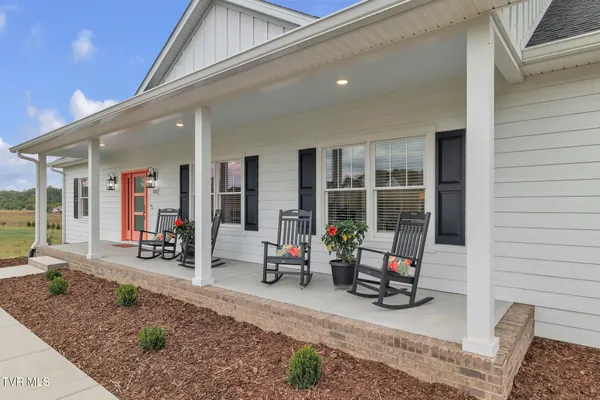 $617,700 | 182 St Johns Way, Chilhowie, VA 24319