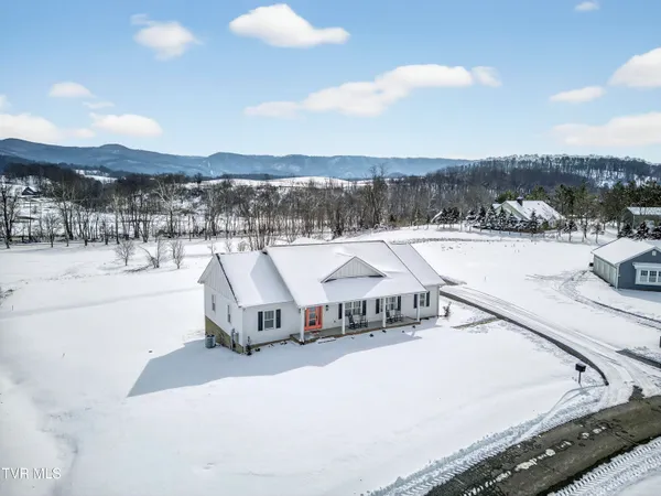 $617,700 | 182 St Johns Way, Chilhowie, VA 24319