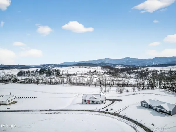 $599,900 | 182 St Johns Way, Chilhowie, VA 24319