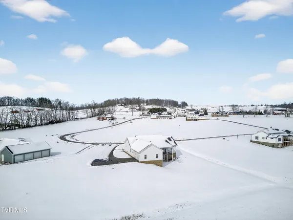 $617,700 | 182 St Johns Way, Chilhowie, VA 24319