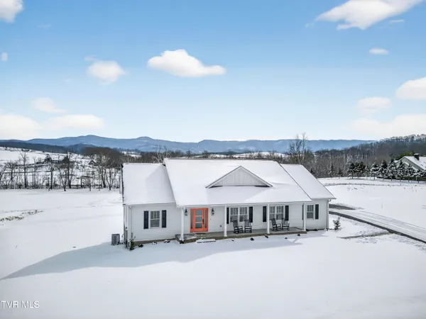 $617,700 | 182 St Johns Way, Chilhowie, VA 24319