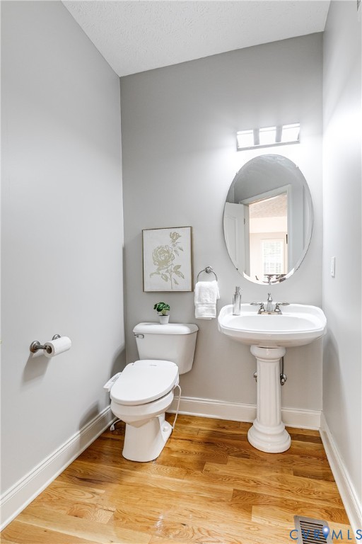 11401 Braidstone Lane Chesterfield, VA 23838 - Photo 23 of 47 First Floor half Bathroom