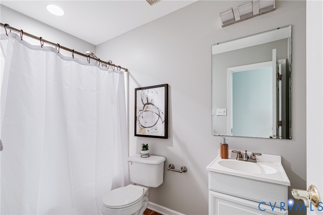 11401 Braidstone Lane Chesterfield, VA 23838 - Photo 40 of 47 Full Bath on 3rd floor.