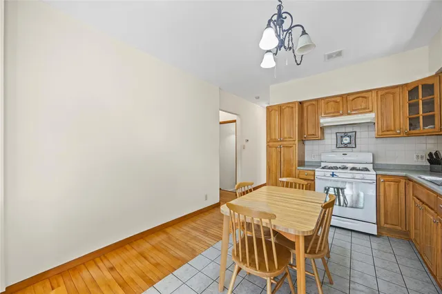 $978,888 | 150-39 Coolidge Avenue | Briarwood