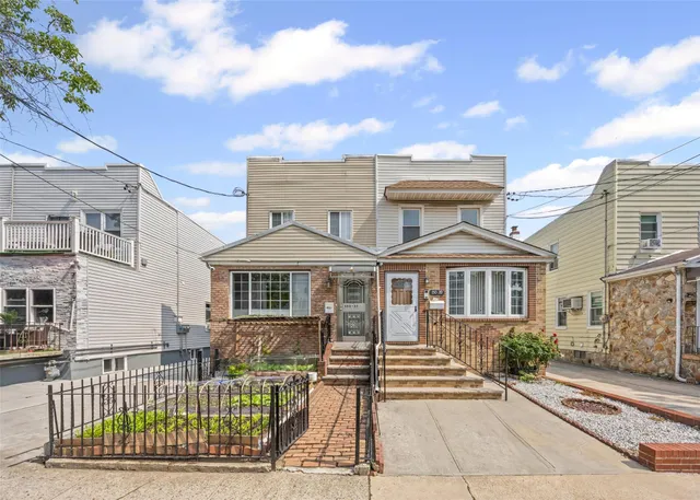 $978,888 | 150-39 Coolidge Avenue | Briarwood