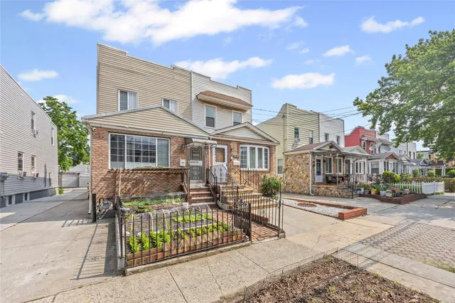 $978,888 | 150-39 Coolidge Avenue | Briarwood