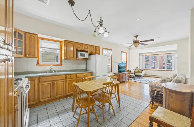 $978,888 | 150-39 Coolidge Avenue | Briarwood