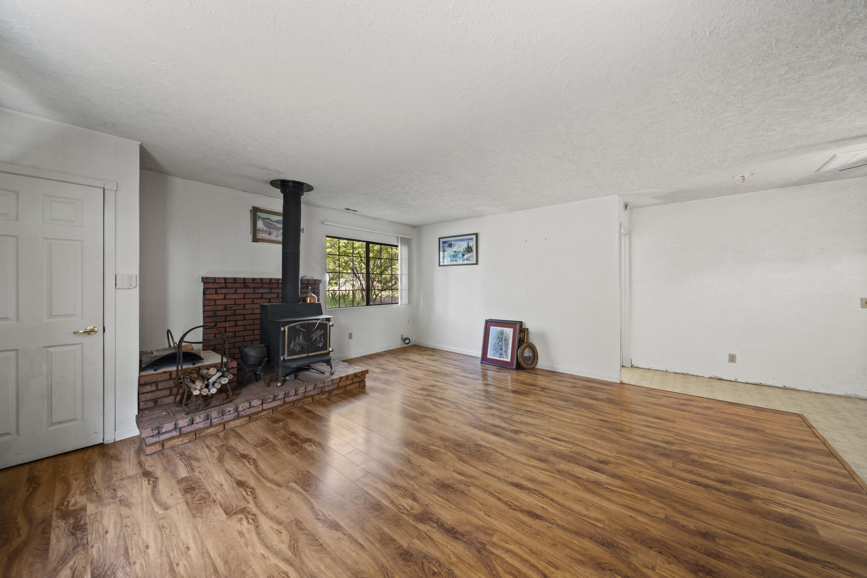 21110 Rolling Hills Road Manton, CA 96059 - Photo 8 of 34 a view of a livingroom with a workspace