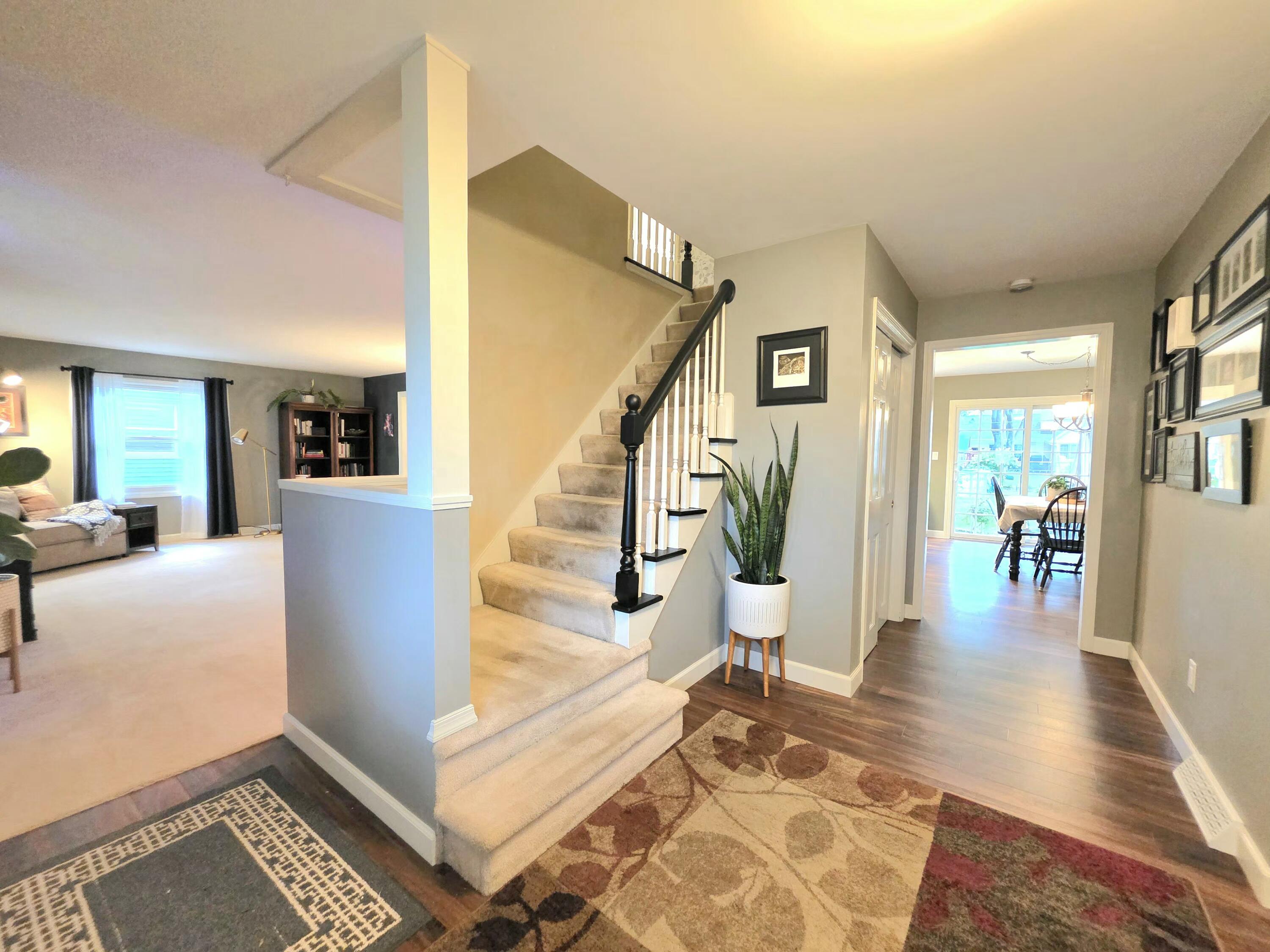 566 Riford Road Neenah, WI 54956 - Photo 26 of 63 Foyer