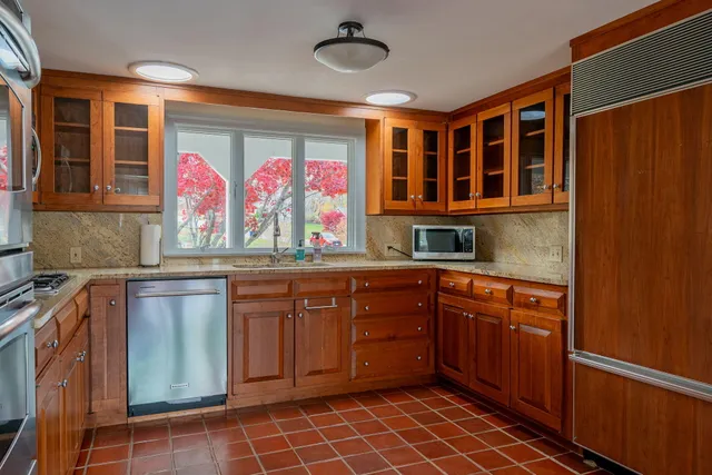 $1,295,000 | 15 Sea Cove Road, Cumberland, ME 04110