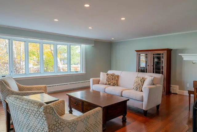 $1,295,000 | 15 Sea Cove Road, Cumberland, ME 04110