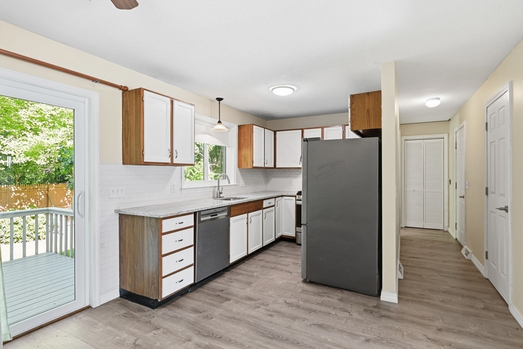53 Luden Street Springfield, MA 01118 - Photo 10 of 39