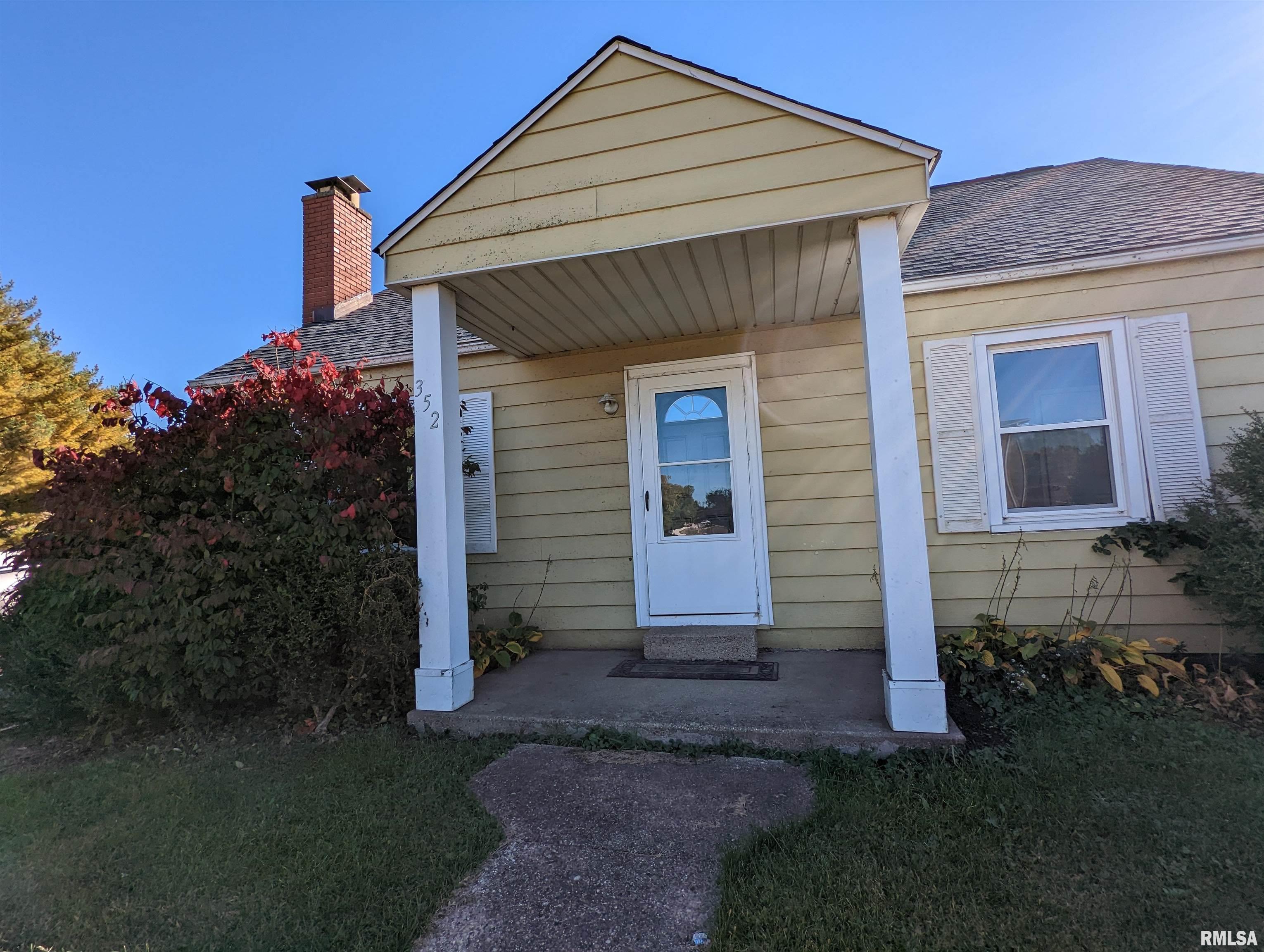 352 Albert Street Creve Coeur, IL 61610 - Photo 1 of 47