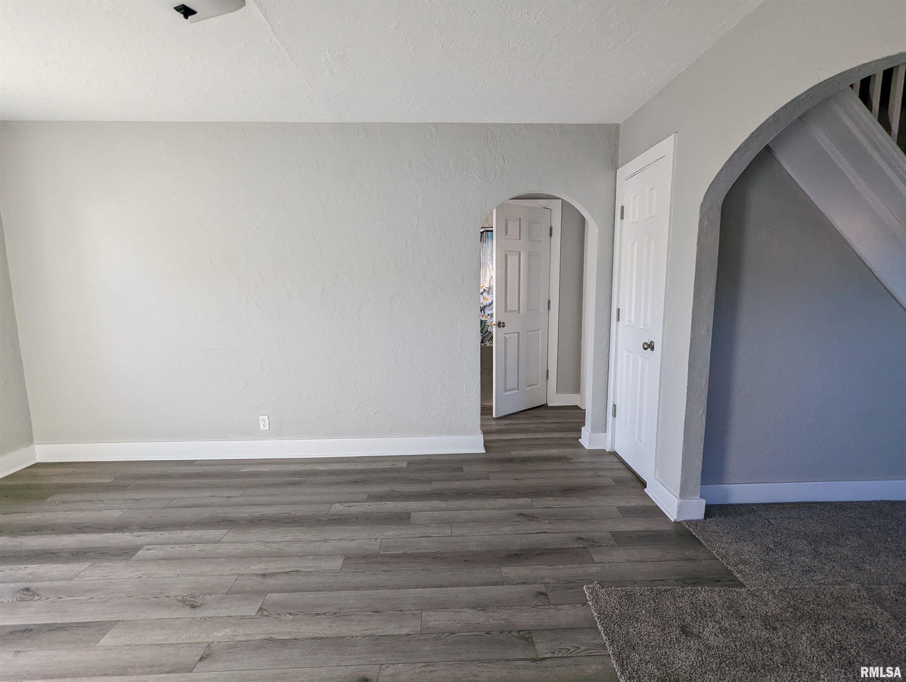 352 Albert Street Creve Coeur, IL 61610 - Photo 12 of 47