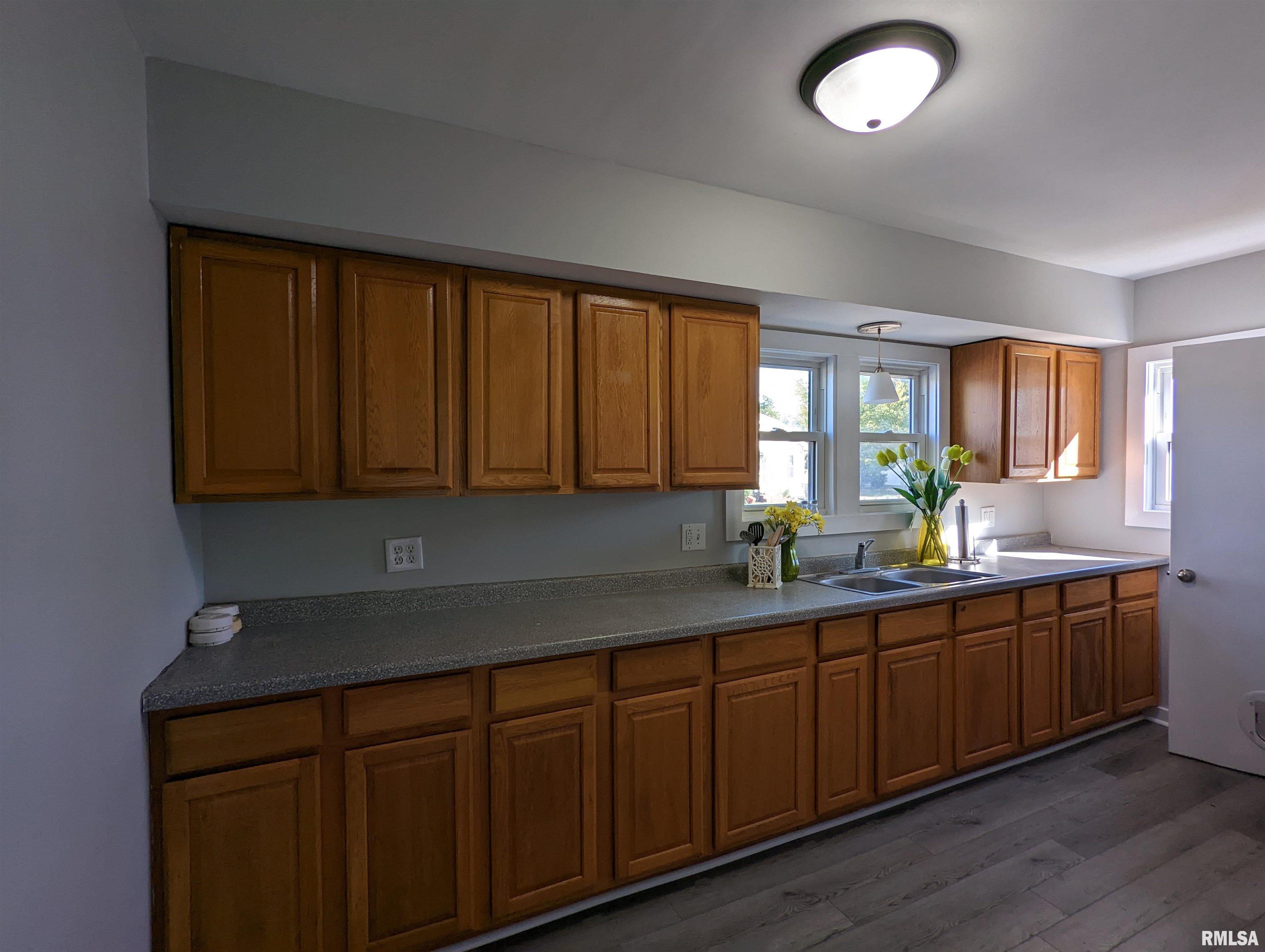 352 Albert Street Creve Coeur, IL 61610 - Photo 17 of 47