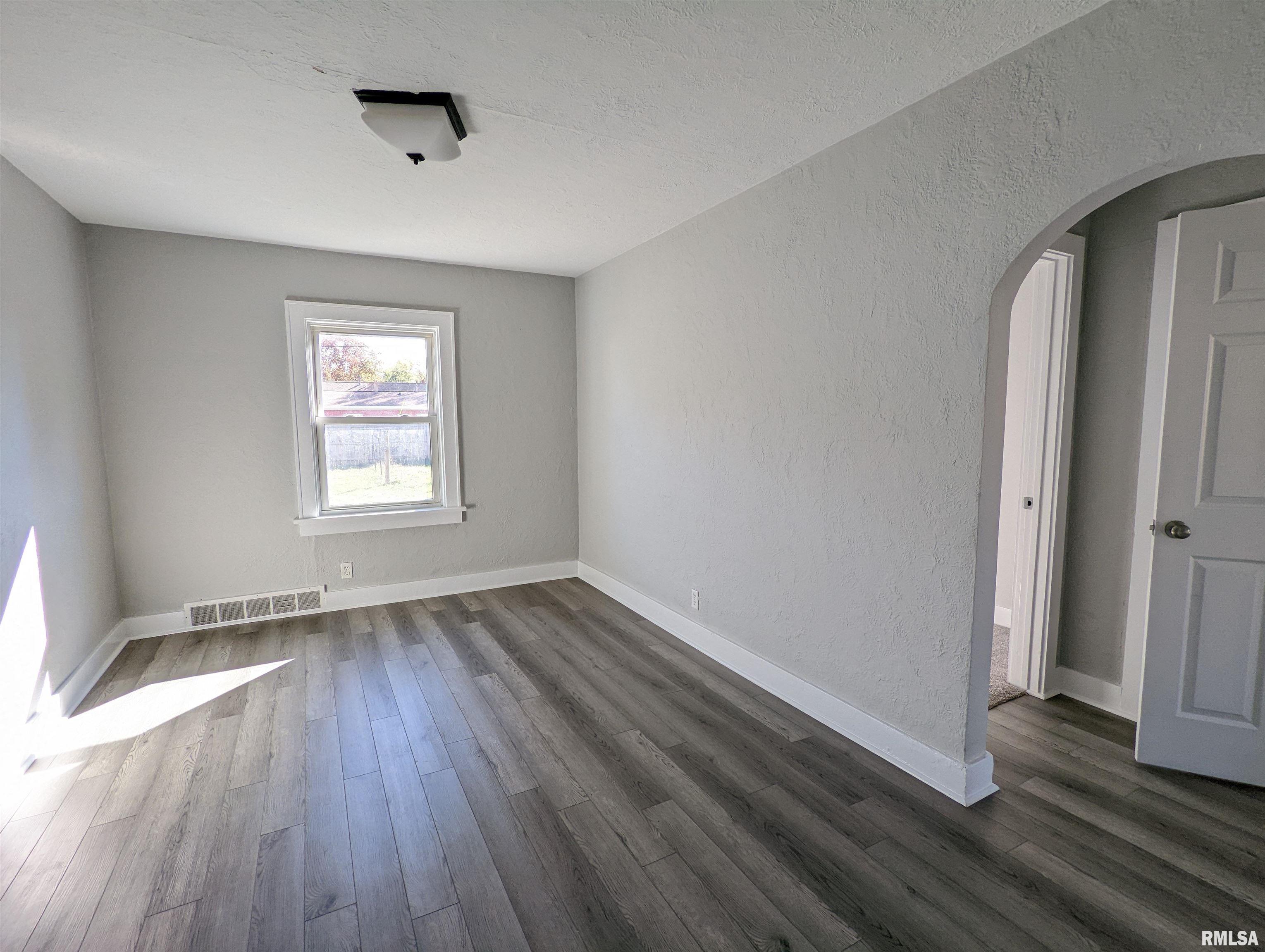 352 Albert Street Creve Coeur, IL 61610 - Photo 19 of 47