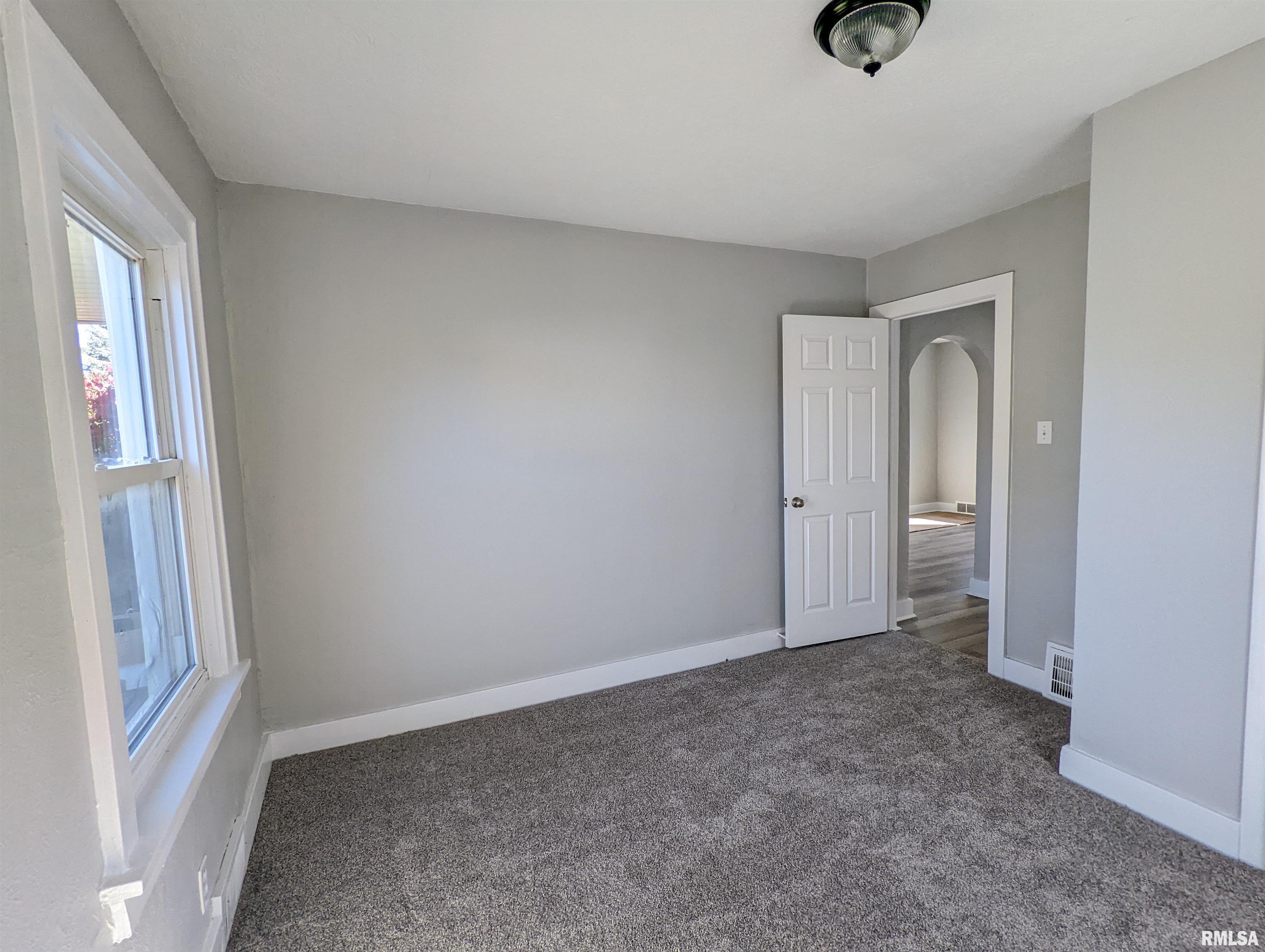 352 Albert Street Creve Coeur, IL 61610 - Photo 20 of 47