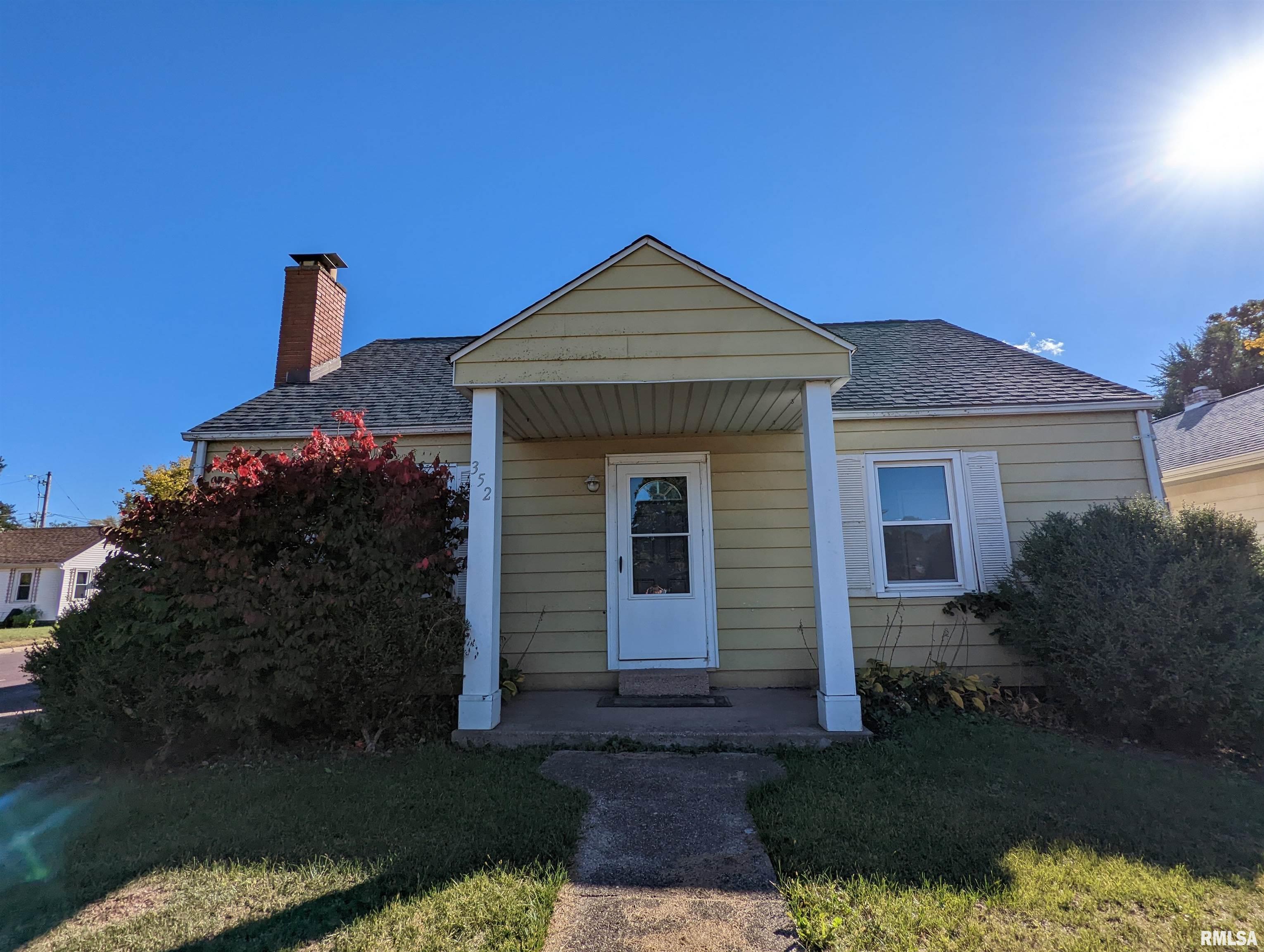 352 Albert Street Creve Coeur, IL 61610 - Photo 2 of 47
