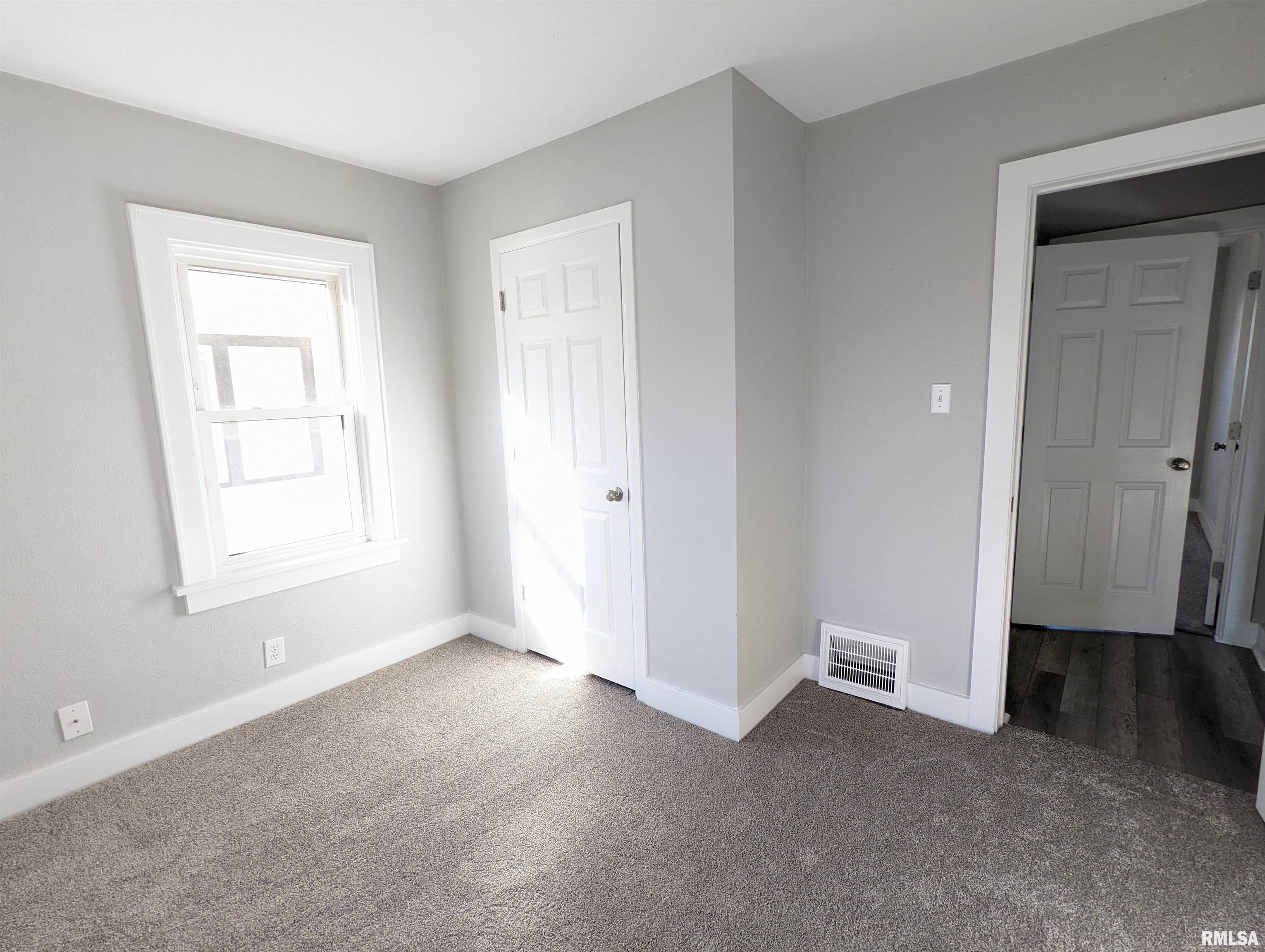 352 Albert Street Creve Coeur, IL 61610 - Photo 26 of 47