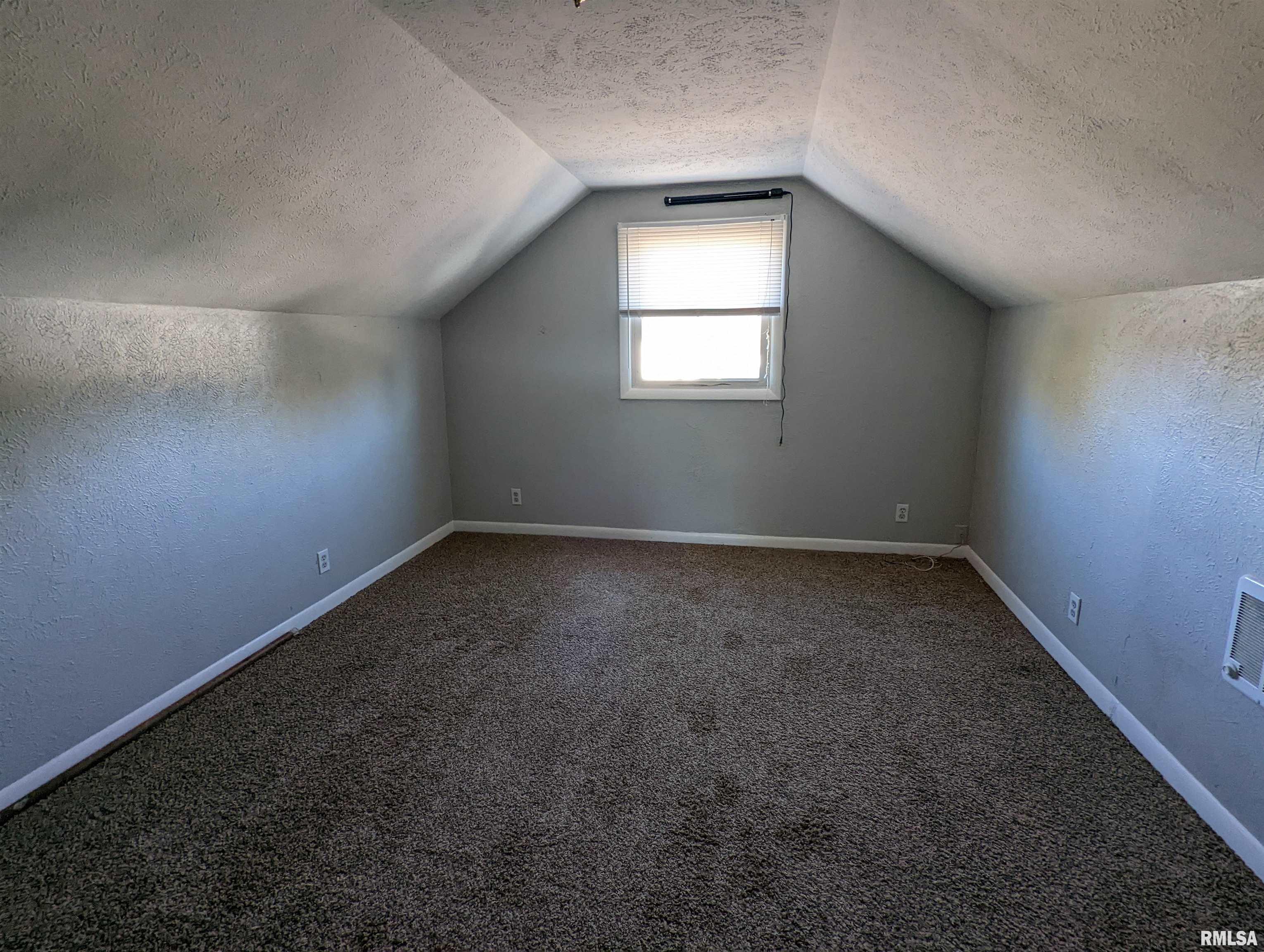 352 Albert Street Creve Coeur, IL 61610 - Photo 33 of 47