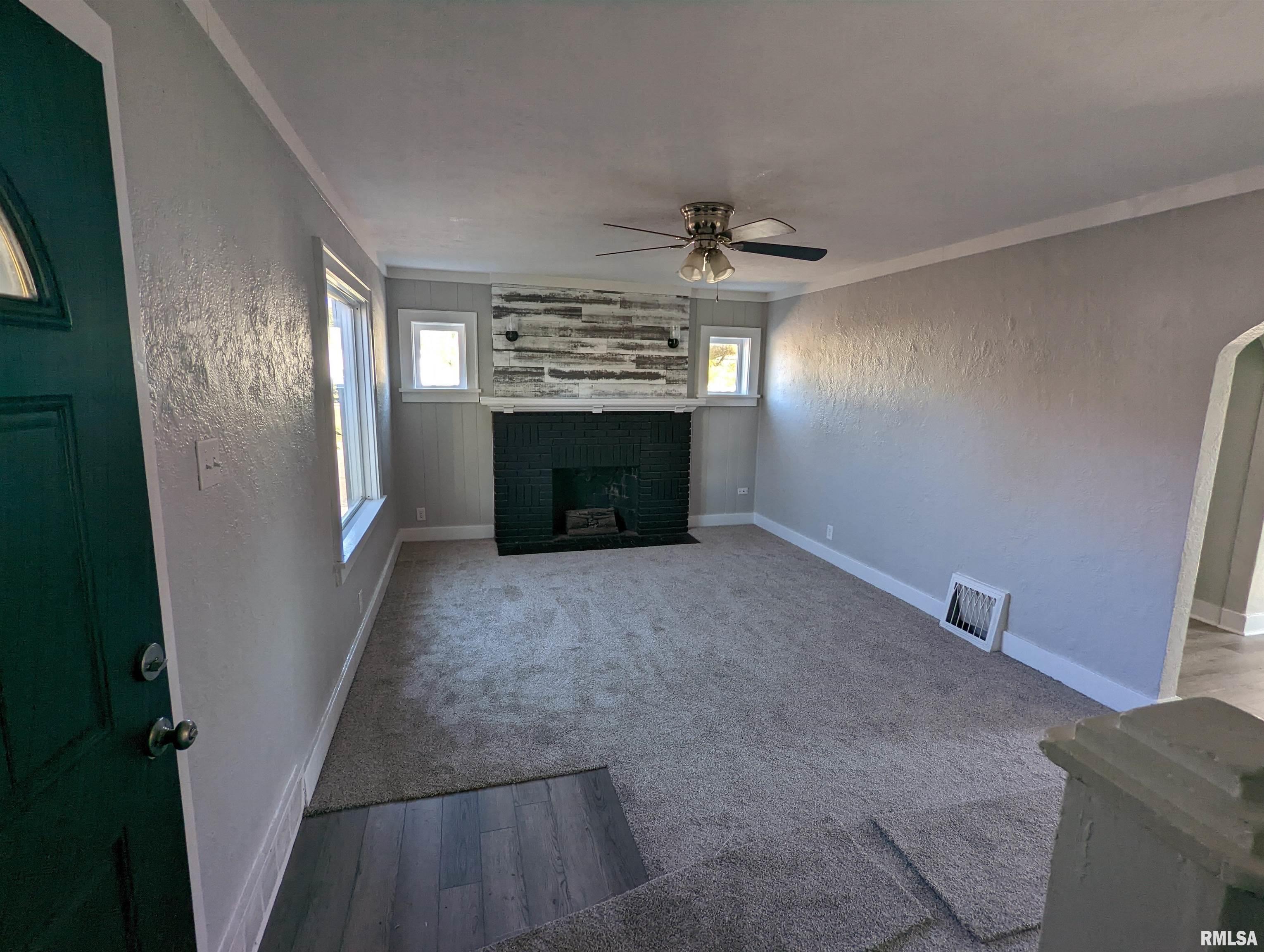 352 Albert Street Creve Coeur, IL 61610 - Photo 4 of 47