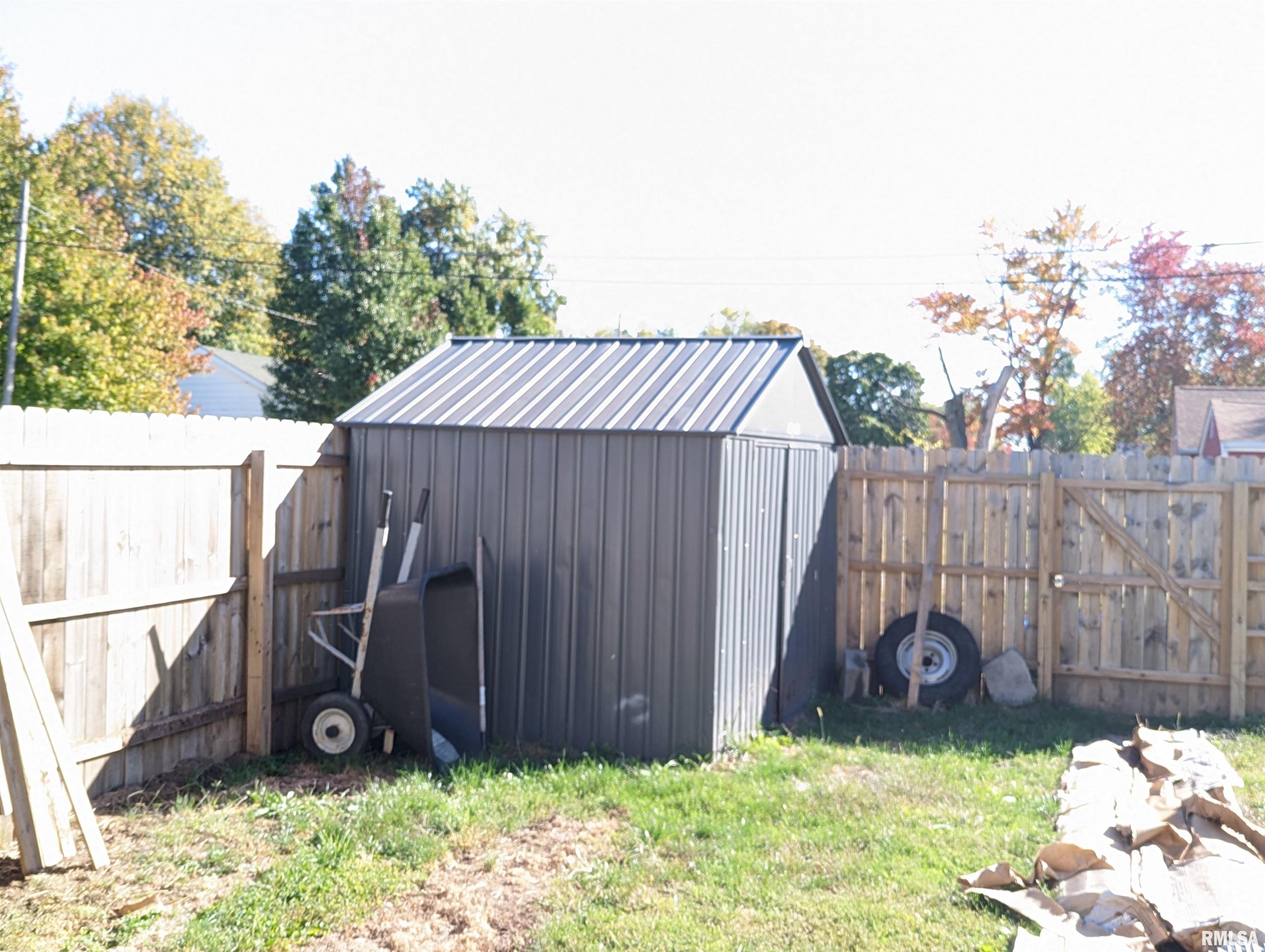 352 Albert Street Creve Coeur, IL 61610 - Photo 43 of 47