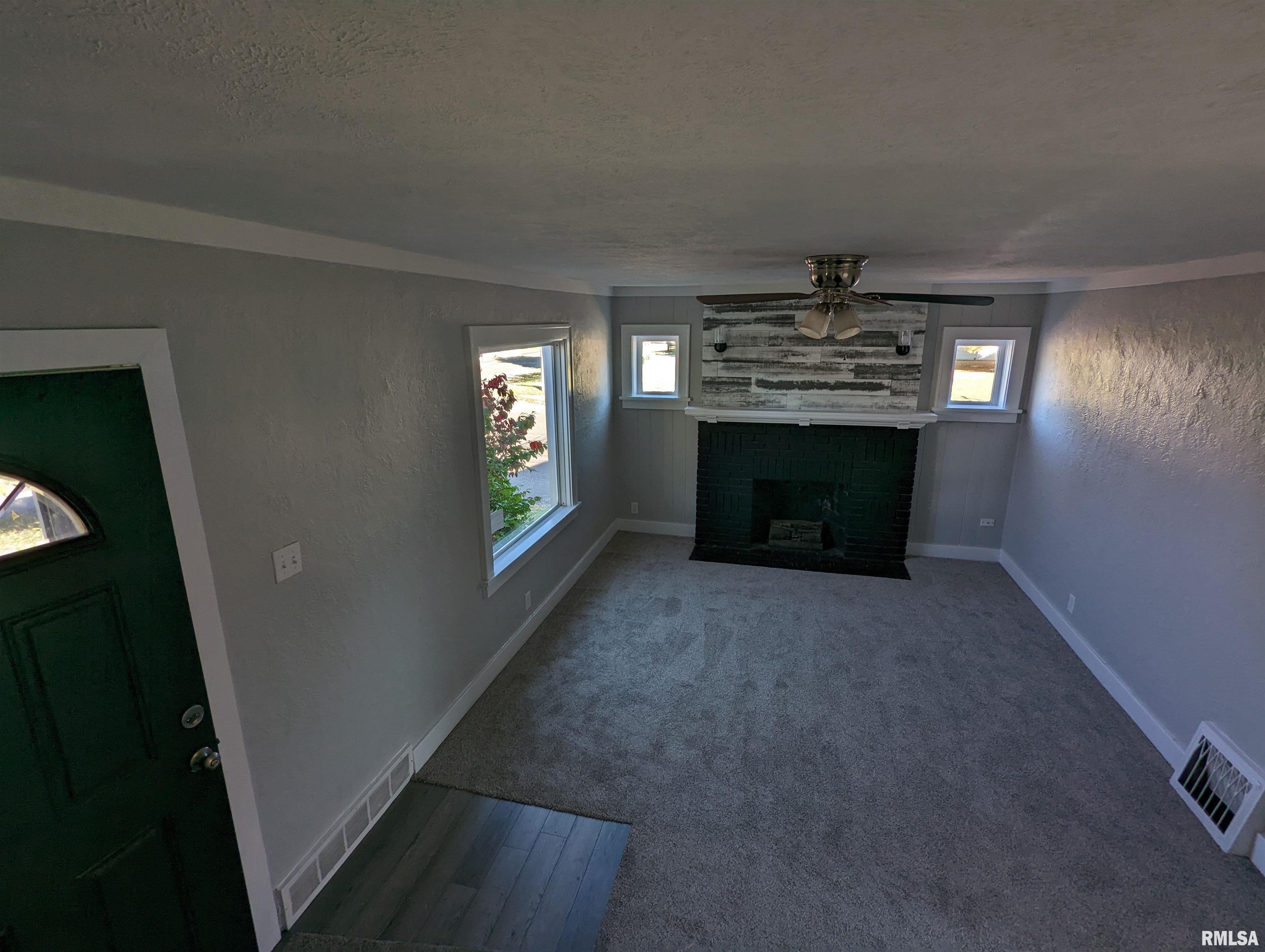 352 Albert Street Creve Coeur, IL 61610 - Photo 5 of 47