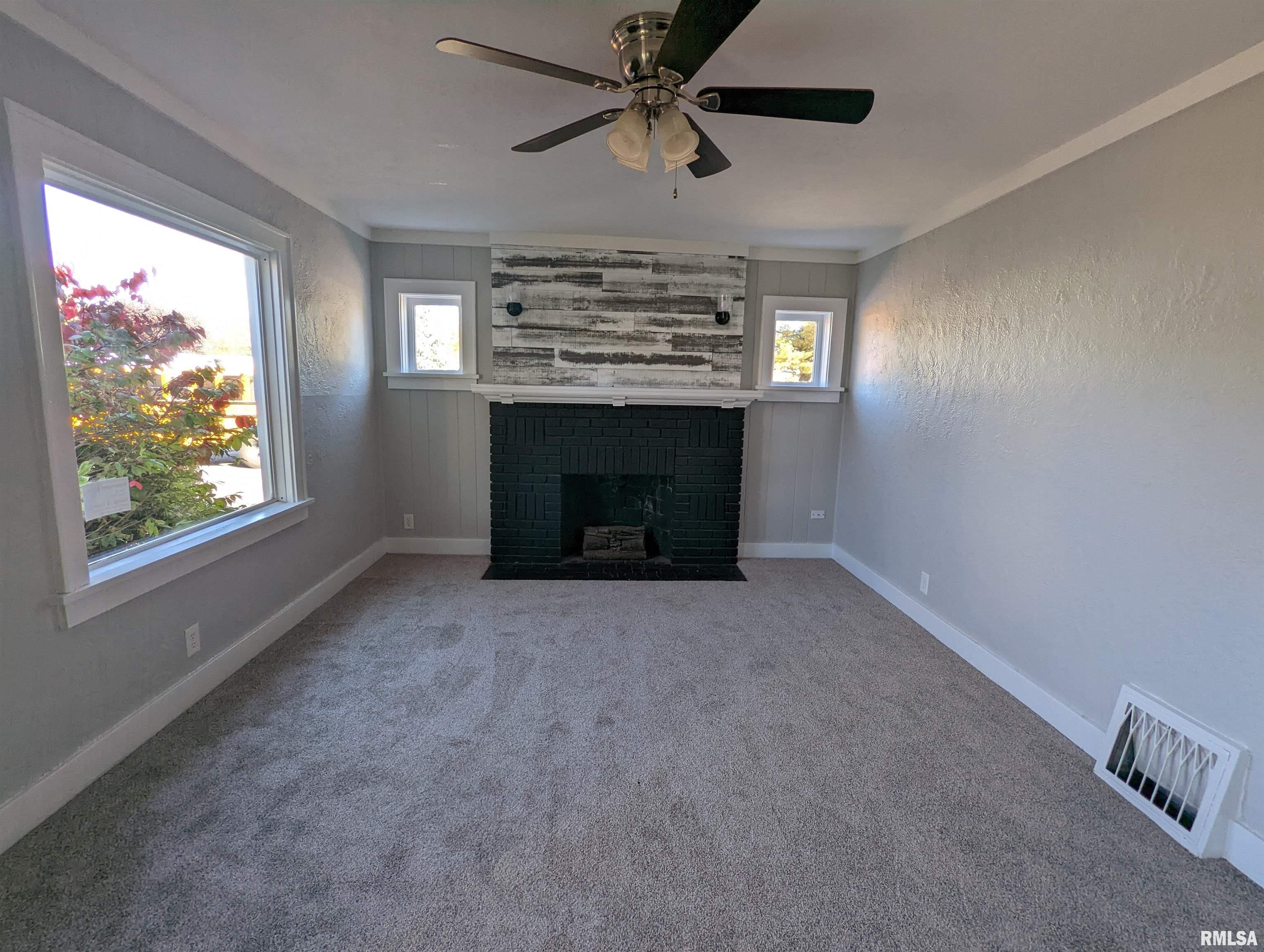 352 Albert Street Creve Coeur, IL 61610 - Photo 6 of 47