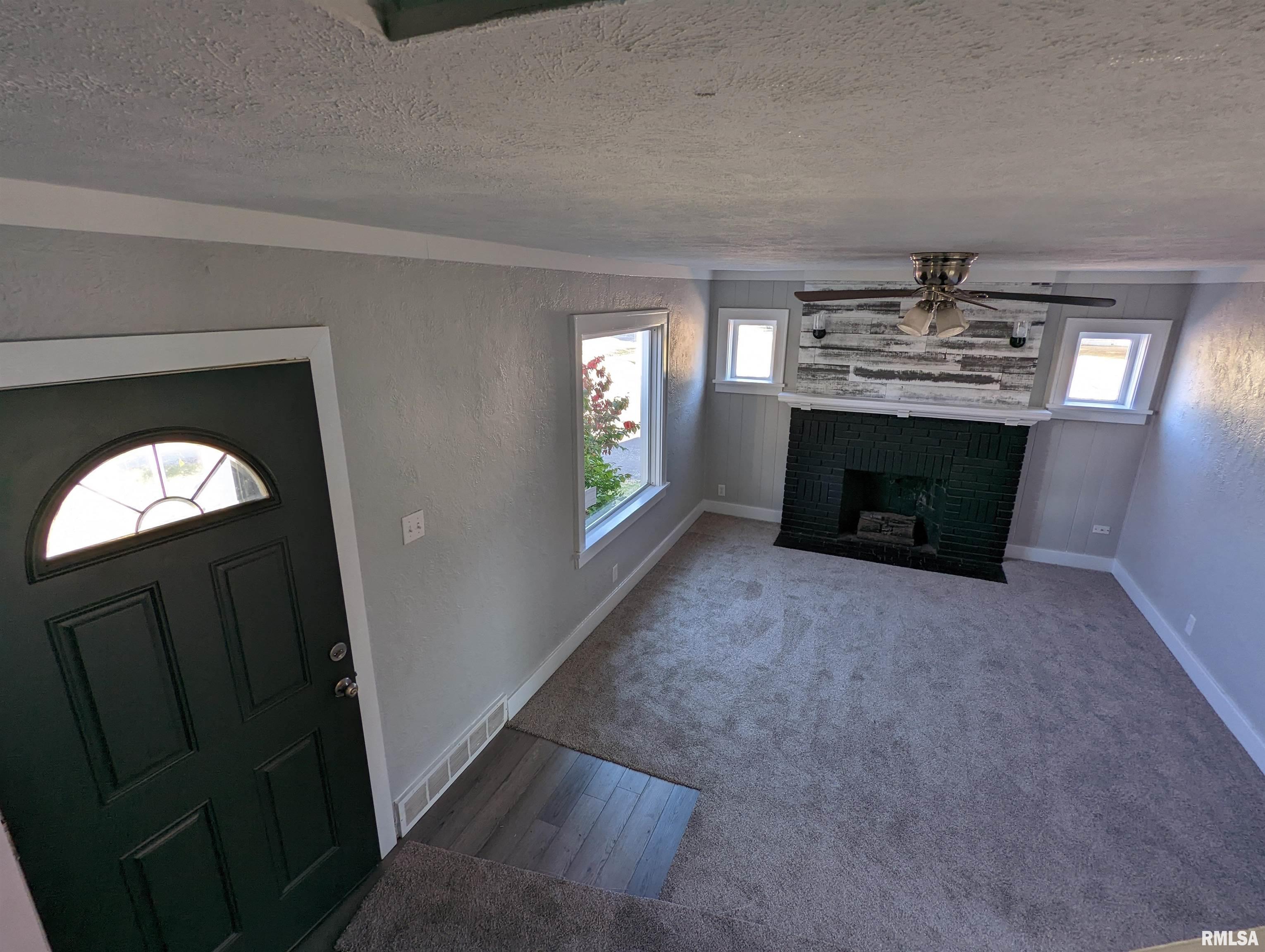 352 Albert Street Creve Coeur, IL 61610 - Photo 7 of 47