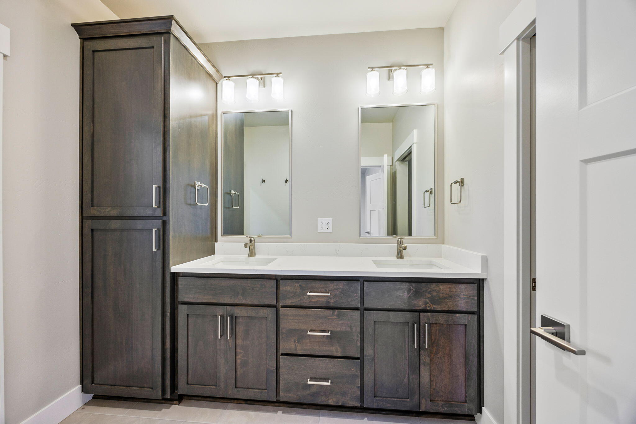 364 Randy Street Ashland, OR 97520 - Photo 26 of 46 Primary Bathroom