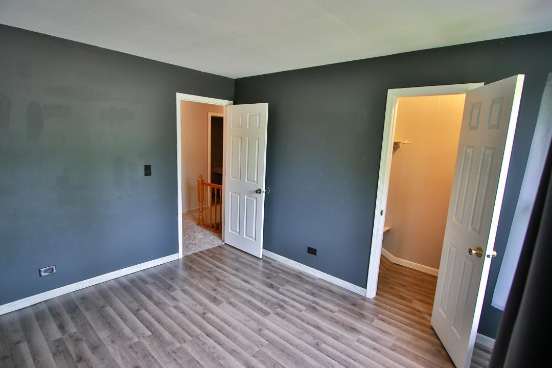 1189 Cumberland Road Aurora, IL 60504 - Photo 18 of 23 an empty room with wooden floor and closet
