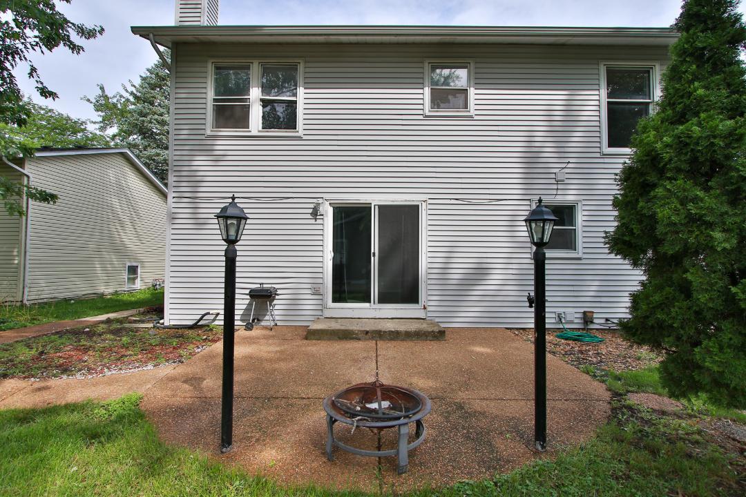 1189 Cumberland Road Aurora, IL 60504 - Photo 20 of 23 a front view of a house with a yard
