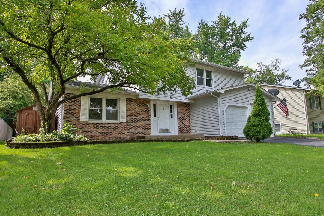 1189 Cumberland Road Aurora, IL 60504 - Photo 2 of 23 a front view of house with a garden