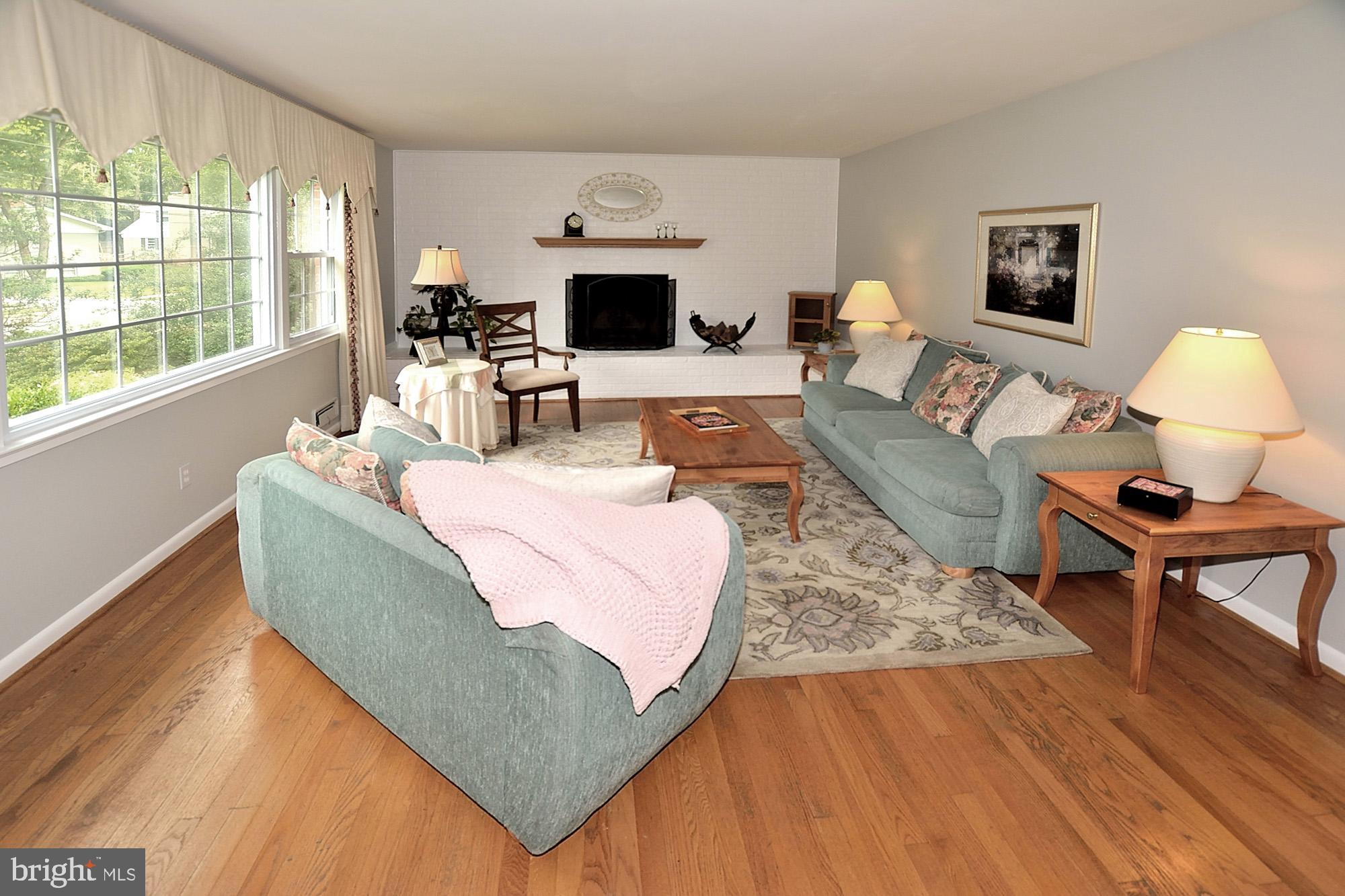2507 Culpeper Road Alexandria, VA 22308 - Photo 12 of 40 Living Room