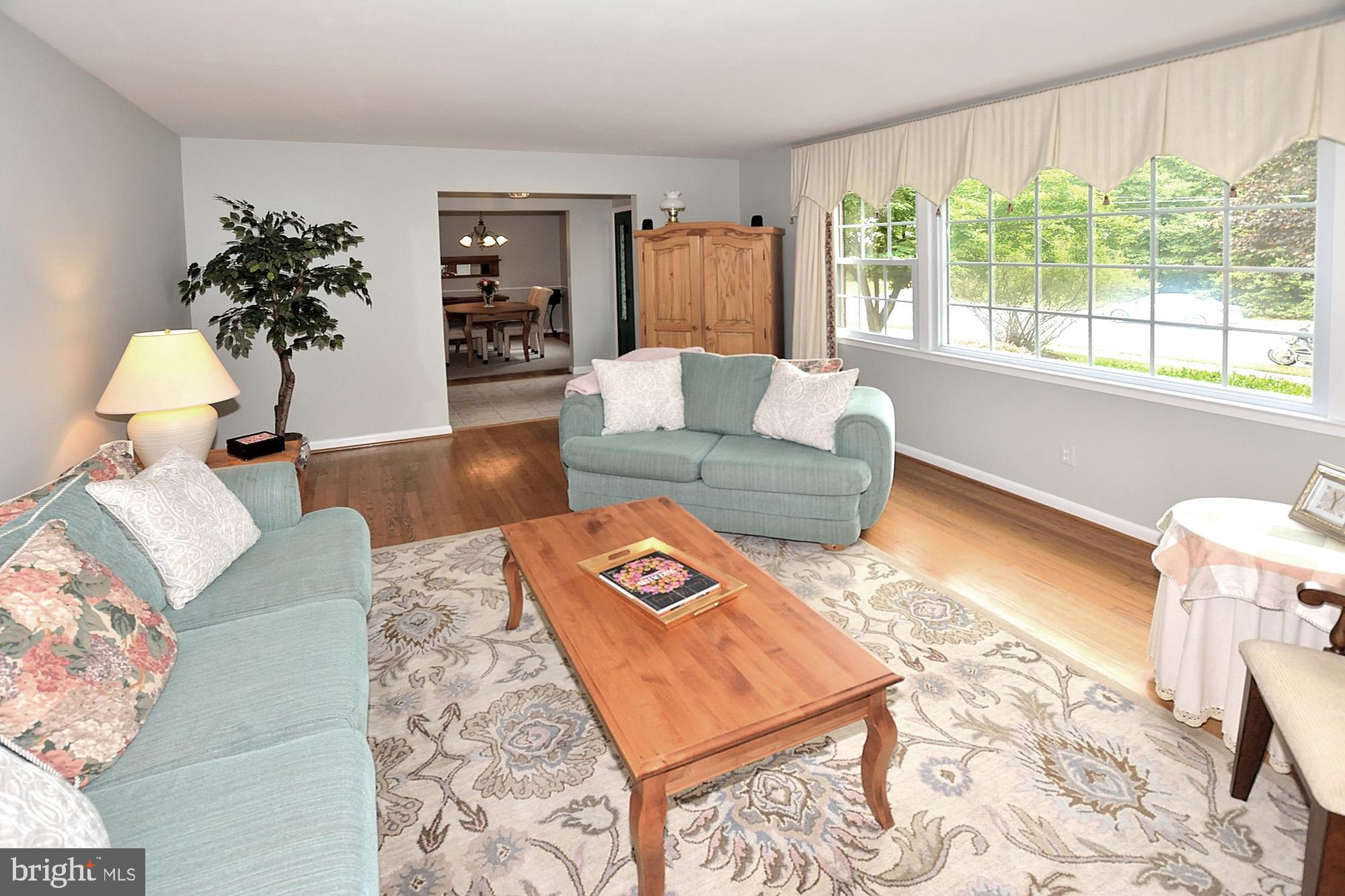 2507 Culpeper Road Alexandria, VA 22308 - Photo 13 of 40 Living Room