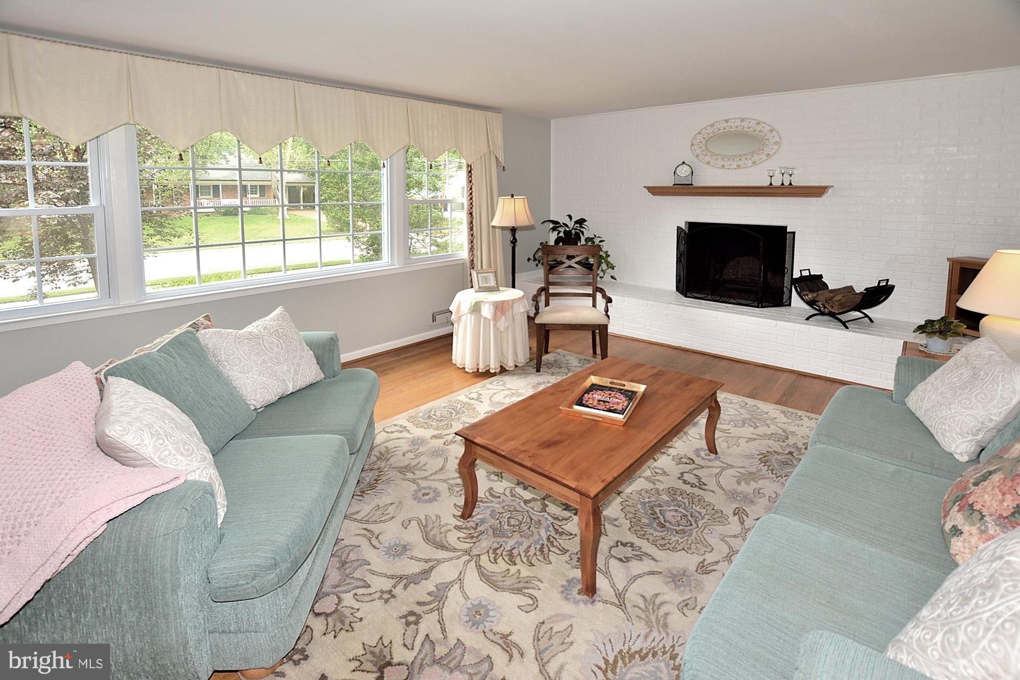 2507 Culpeper Road Alexandria, VA 22308 - Photo 14 of 40 Living Room