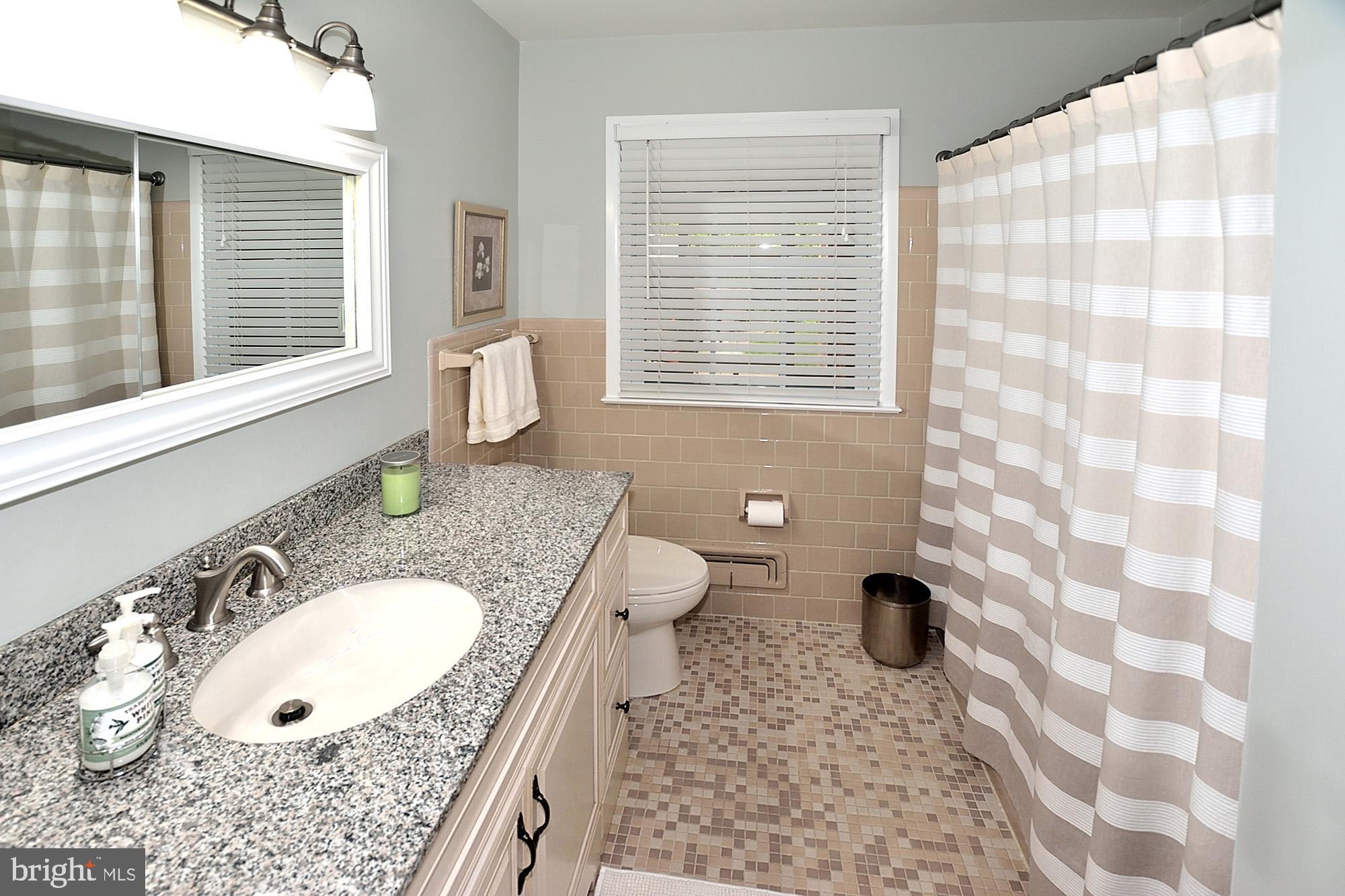 2507 Culpeper Road Alexandria, VA 22308 - Photo 31 of 40 Main level full bath 2