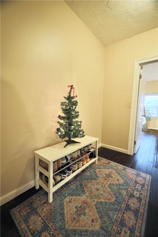 515 Lockhart Street, Unit 3 Pittsburgh, PA 15212 - Photo 20 of 27 a room with a bed