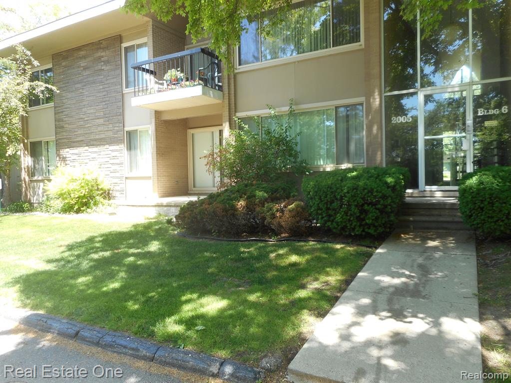2005 Klingensmith Road, Unit 61 Bloomfield Hills, MI 48302 - Photo 1 of 28