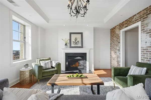 $930,000 | 232 North Kingshighway Boulevard, Unit 1209, St. Louis, MO 63108